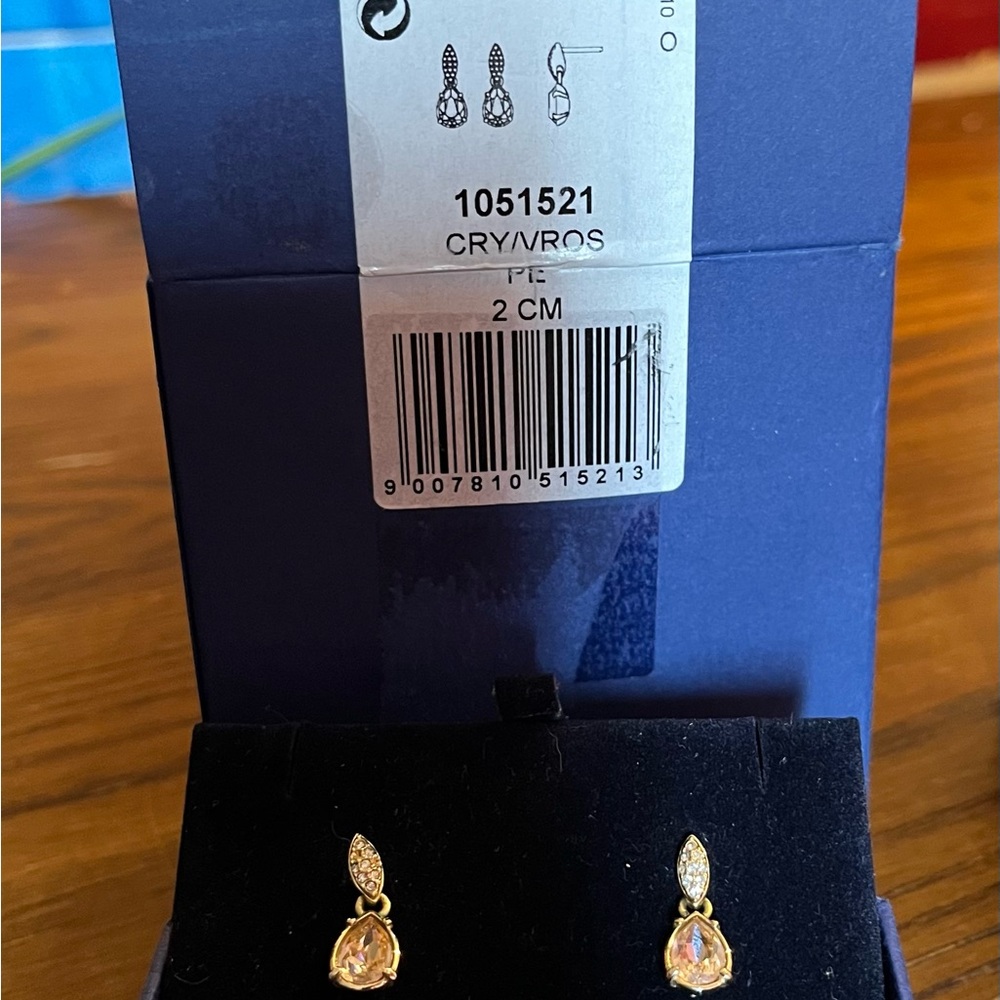 Vintage Retired Swarovski Elegant vintage rose and clear crystal Earrings. - Picture 3 of 3
